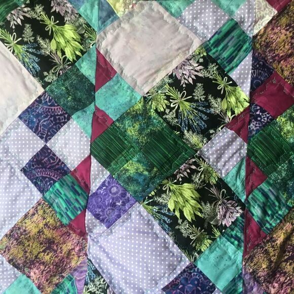 NWT Hand Crafted Lavender Florals With Gorgeous Coordinating Colors Quilt - Picture 8 of 14